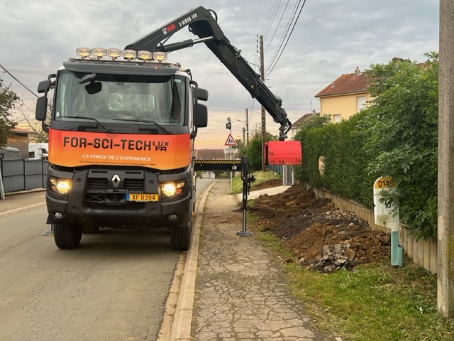 Nouveau camion benne avec grue auxiliaire